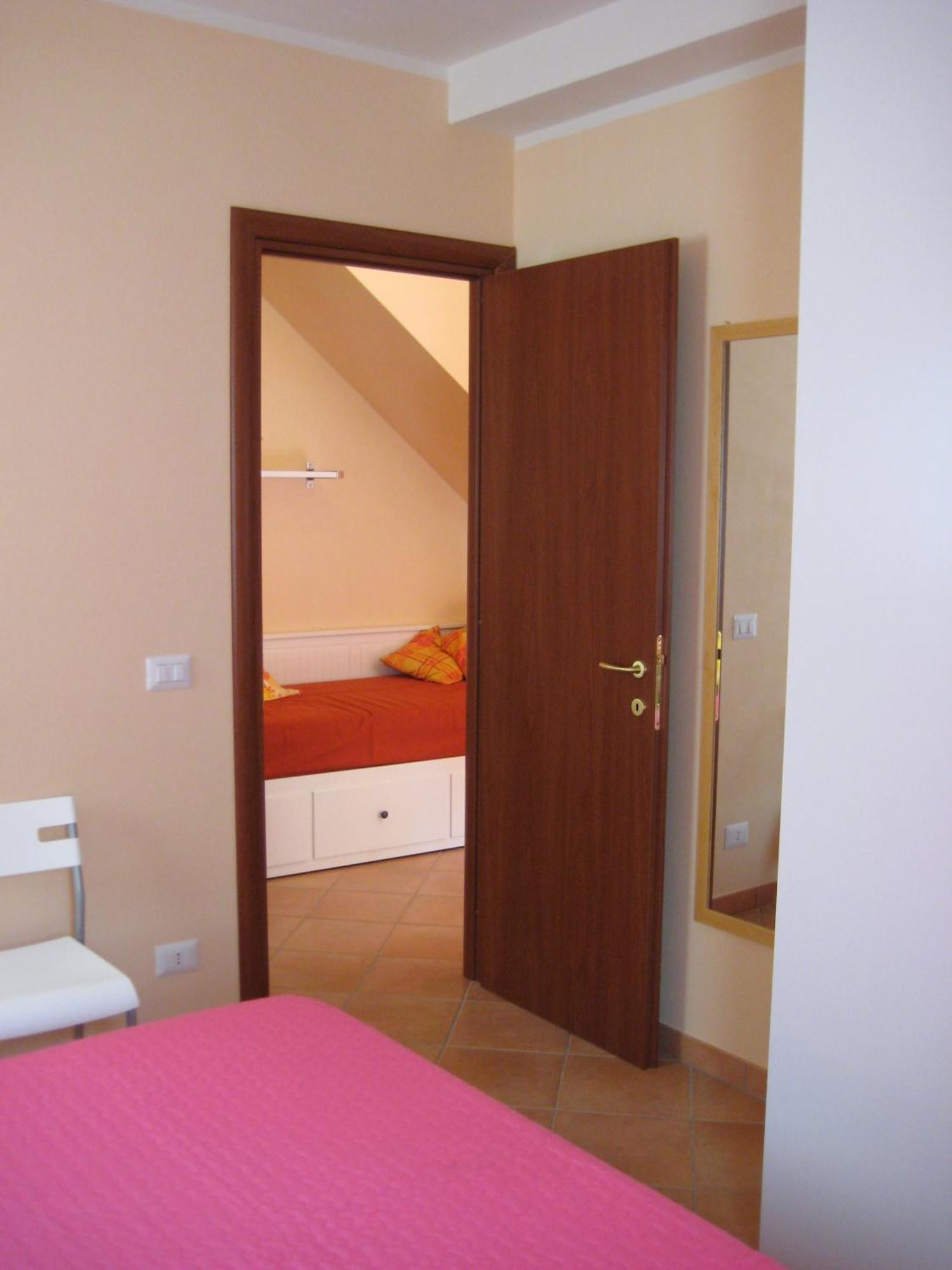 Gaia Holidays Apartments เชฟาลู ห้อง รูปภาพ
