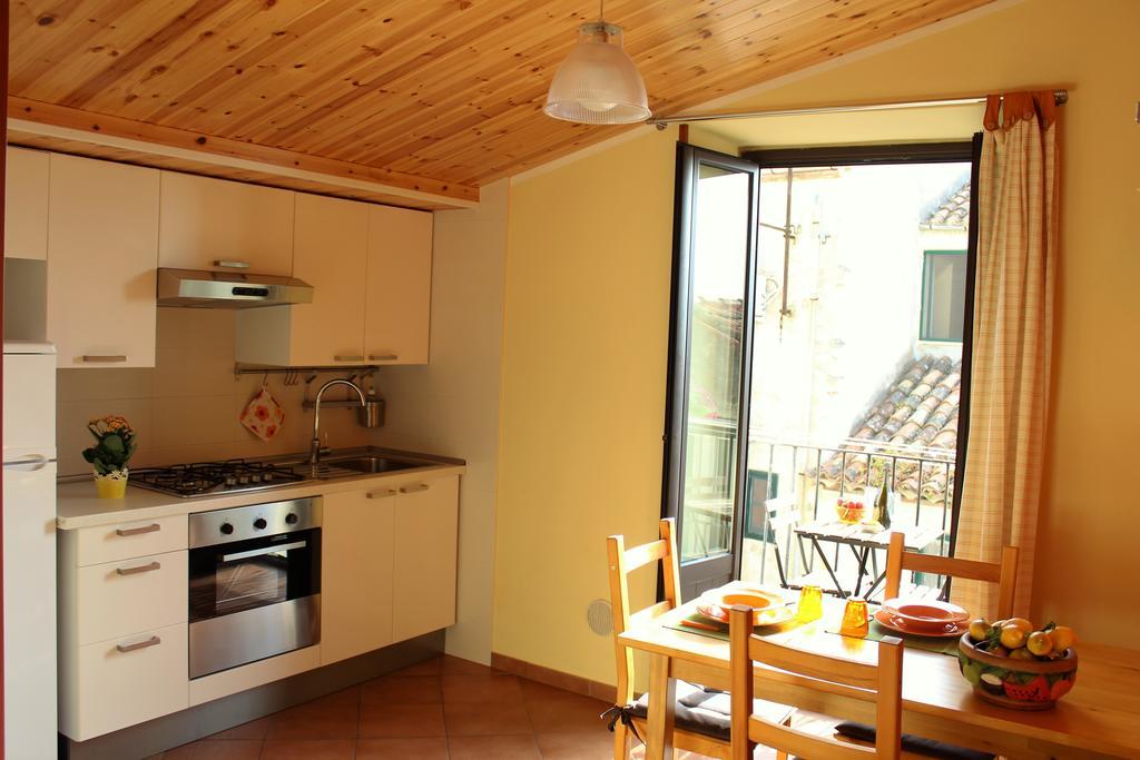 Gaia Holidays Apartments เชฟาลู ภายนอก รูปภาพ
