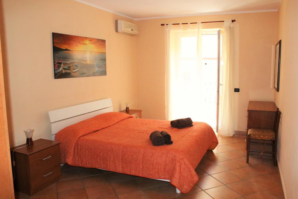 Gaia Holidays Apartments เชฟาลู ภายนอก รูปภาพ