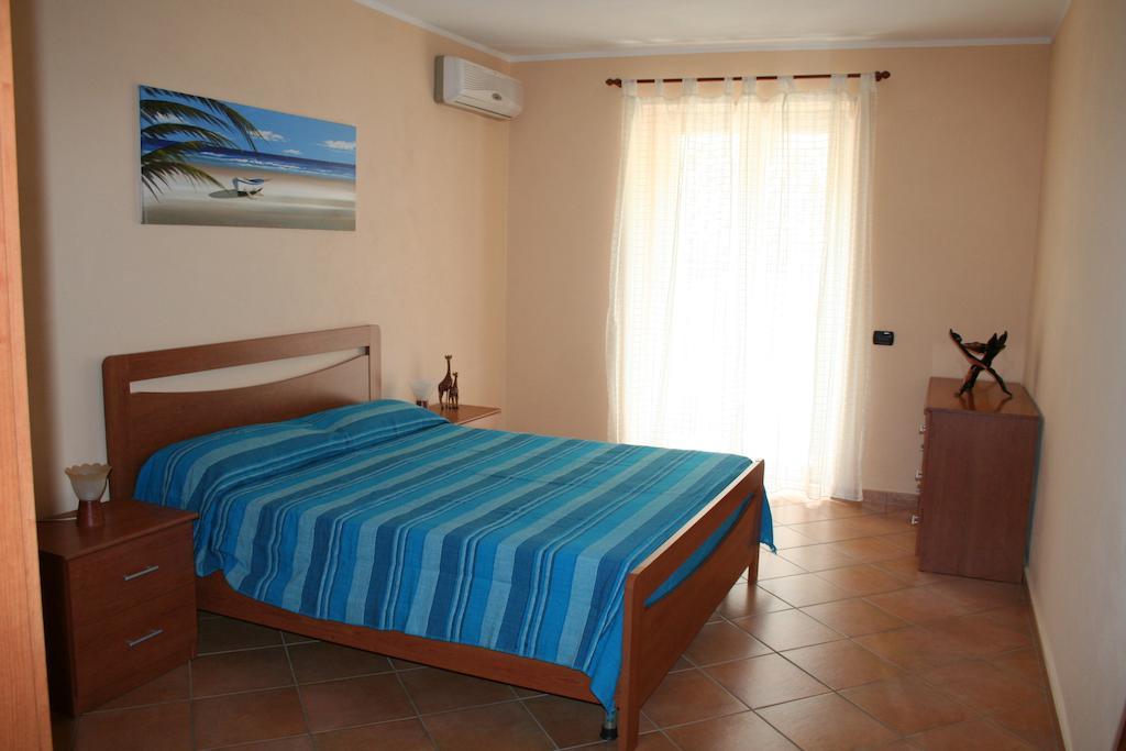 Gaia Holidays Apartments เชฟาลู ห้อง รูปภาพ